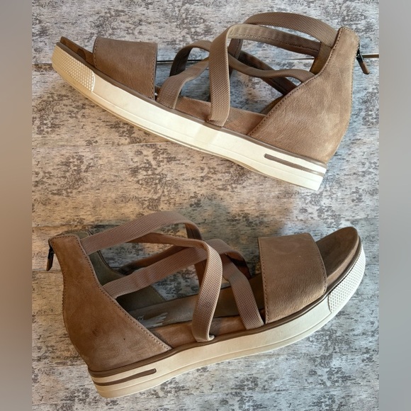 Preloved EILEEN FISHER STAR tan leather strappy zip-up wedge sandal Size 7.5 - Picture 4 of 9